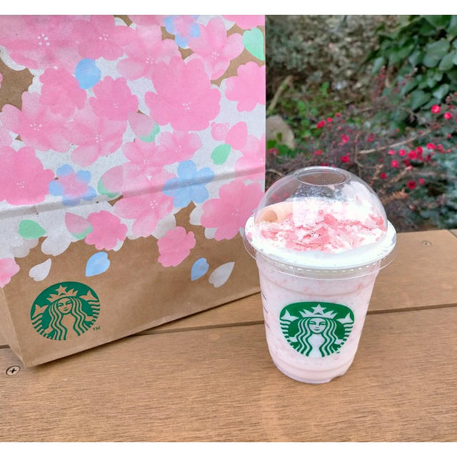 スタバ「さくらストロベリー白玉フラペチーノ」もちもち白玉をストローでごくごく♪