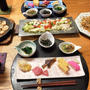 ソース焼きそば、エリンギのなんちゃってホタテバター焼き、トマトときゅうり、パールモッツァのマリネ