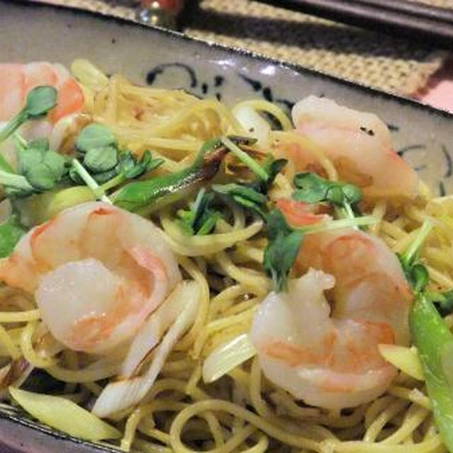 簡単♪ぷりぷり海老と塩麹のねぎ焼きそば