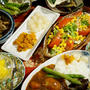 【晩ご飯は　新じゃが丸ごとカレーです♪】その他簡単野菜サラダ／マンゴーのデザートなど。