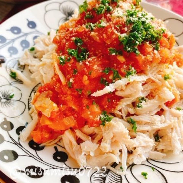 蒸し鶏トマトソース【鶏胸肉の筋肉パスタ】(動画レシピ)/Steamed chicken with tomato sauce.