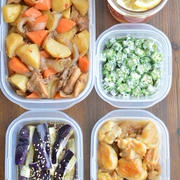 「コクうま鶏じゃが」など作りおき5品。（暑い時季はうまいことクールダウンしながら料理するのがいいよね）