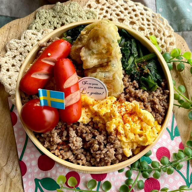 ＊娘の誕生日とやる気の出ない朝のそぼろ弁当＊