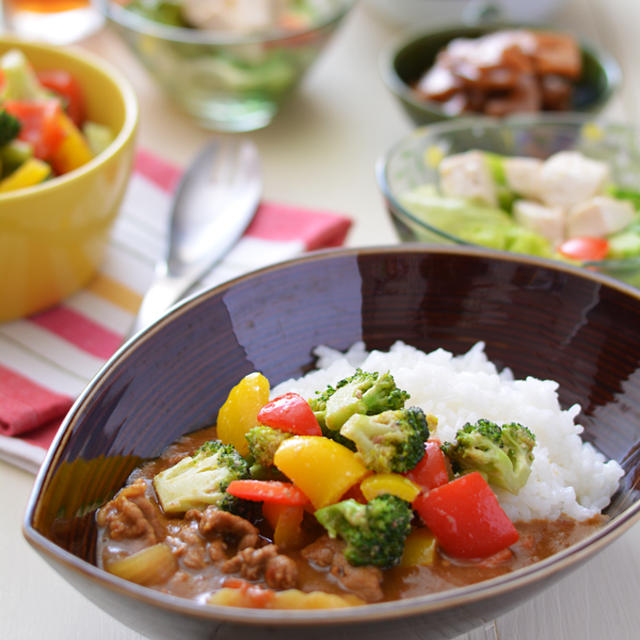 カレー献立、ラーメン献立。と昨日のランチ。