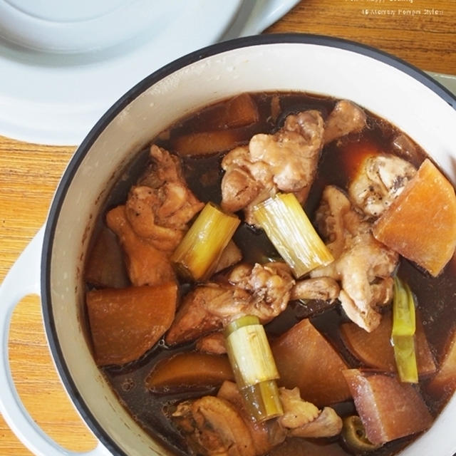 手羽元 と 大根 の 煮物。