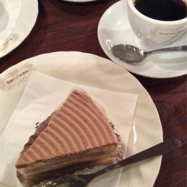 今週のお茶は昭和なケーキ、東片端ボンボン