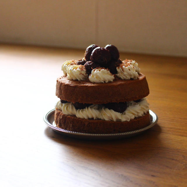 ダークチェリーのチョコレートケーキ