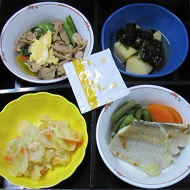 焼き魚と肉野菜炒め他のお弁当
