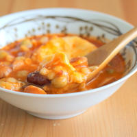 たまごが入ったお豆と押し麦の野菜スープ