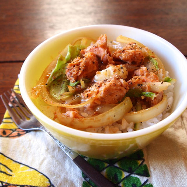 北海道に行きたくなったら「鮭缶ちゃんちゃん焼き丼」