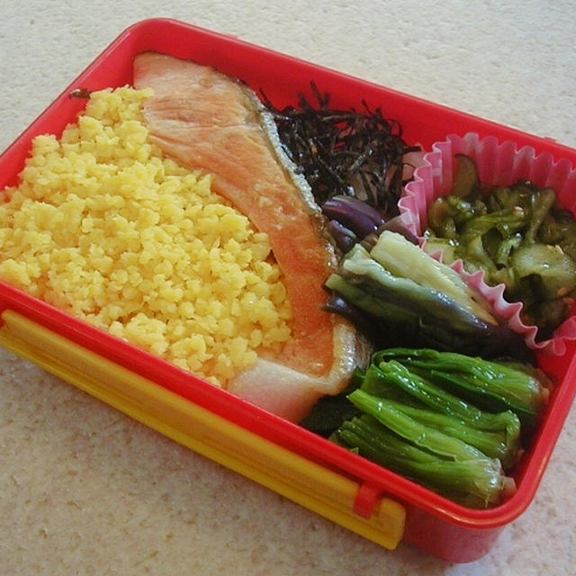 ３色鮭弁当