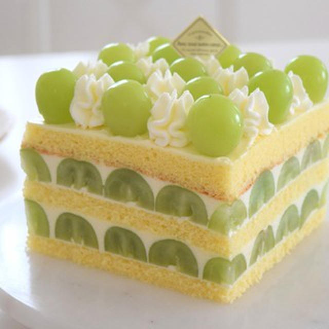 綺麗にカットできる♪シャインマスカットのスクエアケーキ♡