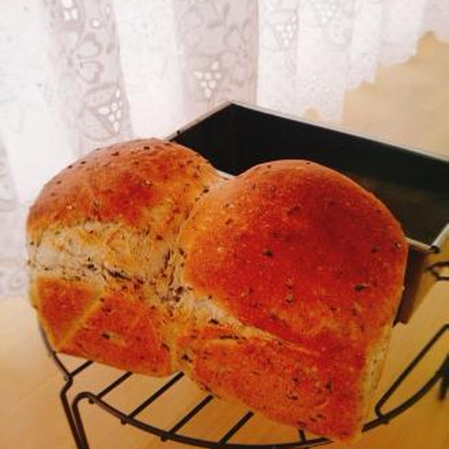 黒ごま食パン♪やきそばサンド♪