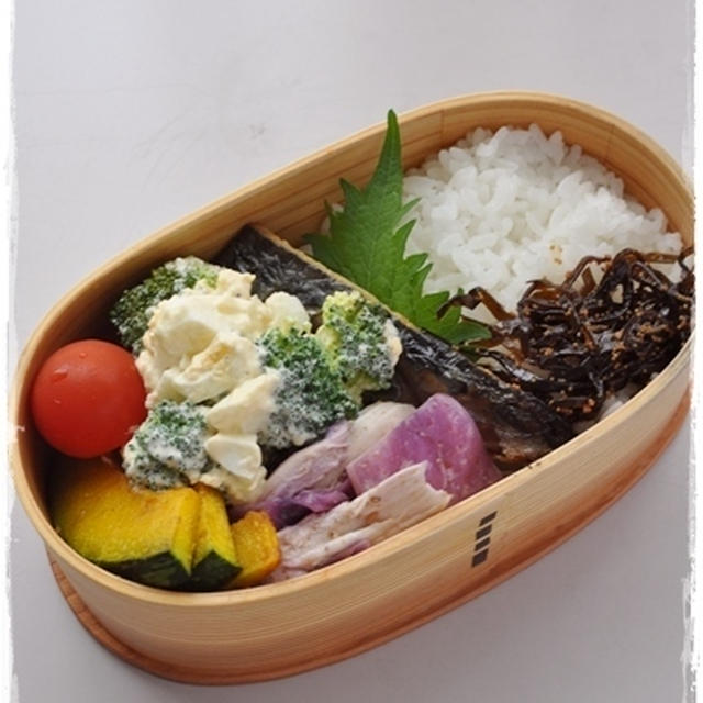 【ヘルシーを意識した焼き鯖弁当】