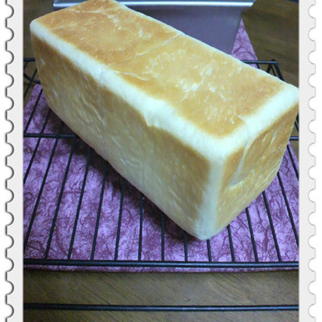 ＊フンワリ角食でサンドイッチ♪　和スイーツ♪苺大福＊