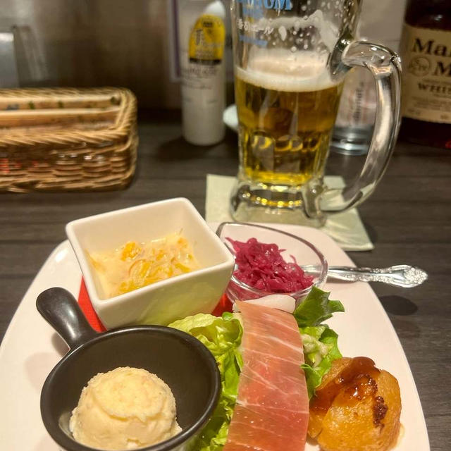 大阪肥後橋界隈でドリンク２杯と味付けが良い前菜盛り合わせがなんと1000円！グリル ワイン百　