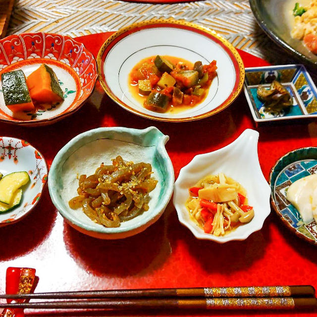 ゴーヤチャンプルーときのこ汁と小鉢７品。焦って作って晩酌