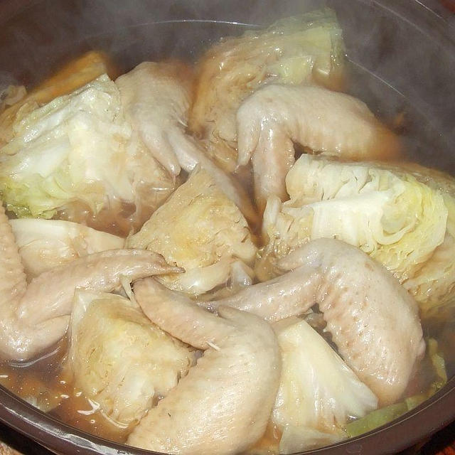 まるごとキャベツと手羽の煮込み