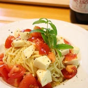 簡単！塩焼きそばアレンジ♪「トマトとチーズの冷やし焼きそば　＊パスタ風」