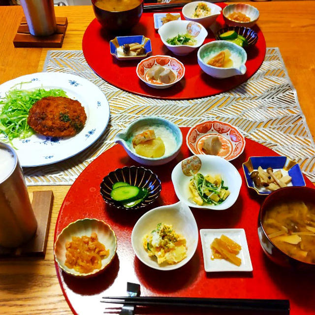 小鉢８品＋きのこの味噌汁、メンチとフルーツで二次会仕様の晩酌