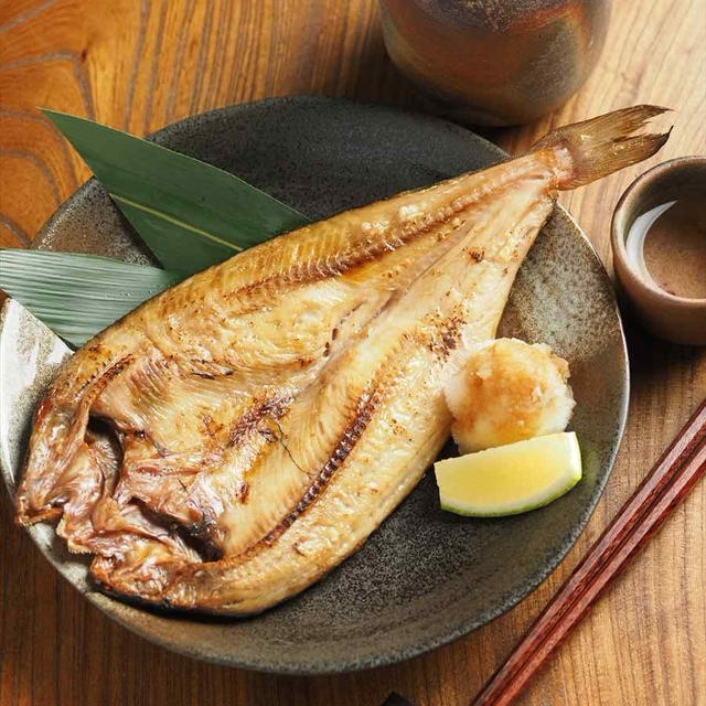 ホッケの開き　、　魚は皮が美味しいと思う