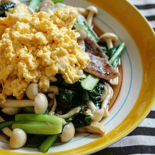 【簡単！おかず】ボリューム有り♪ふわふわ卵のっけ肉野菜炒め