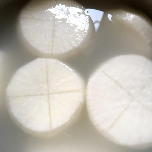 我が家のゆず味噌♪大根煮てゆず味噌かけて。