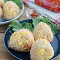 【#サテトム】ピリ辛☆えびチャーハンおにぎり