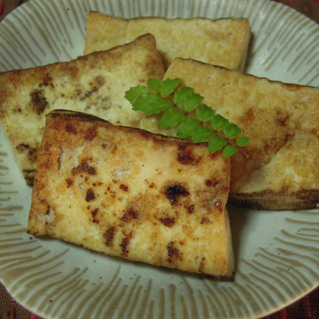 焼豆腐ステーキとトマトサラダ