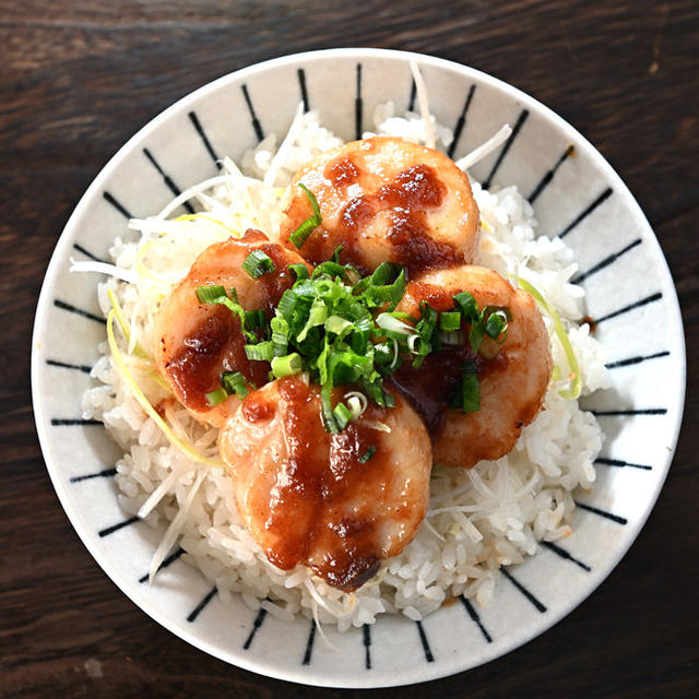 メシ通『魚介を使った簡単レシピ 』☆ ホタテの刺身をさっと焼いて味噌だれ丼に！