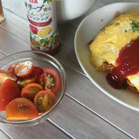 朝どりトマトとオムライスの朝食♪