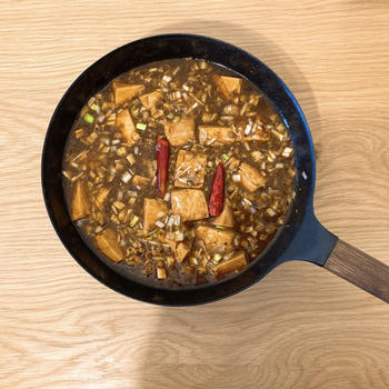 【本格中華】鉄フライパンで簡単！本格麻婆豆腐の作り方｜調理時間：約12分