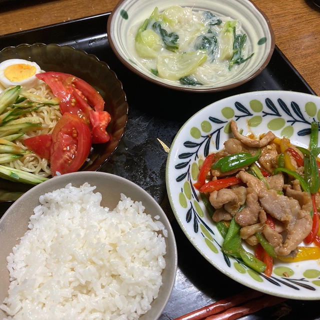 青椒肉絲、青梗菜と春雨のクリーム煮、ミニ冷やし中華