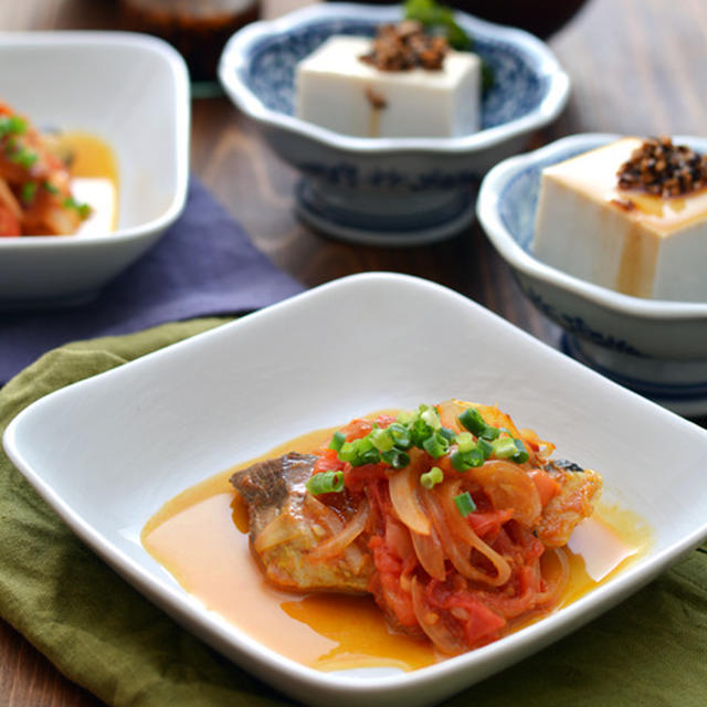 ブリのカレートマト焼き。（夏の魚おかず）と具ドレ冷奴の晩ごはん。