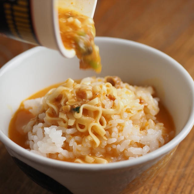 カップヌードル 担担、残りのスープで汁かけご飯、猫まんまも激ウマでした！