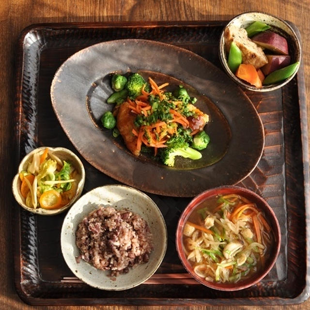 一汁三菜ごはん◆切干野菜の味噌汁、鶏胸肉南蛮、さつま芋・がんもの煮物、白菜・蕪・金柑の酢の物