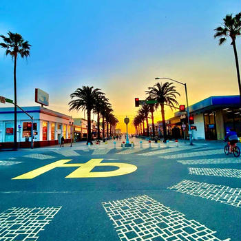 ハモサビーチHermosaBeachピアの　交差点からの景色