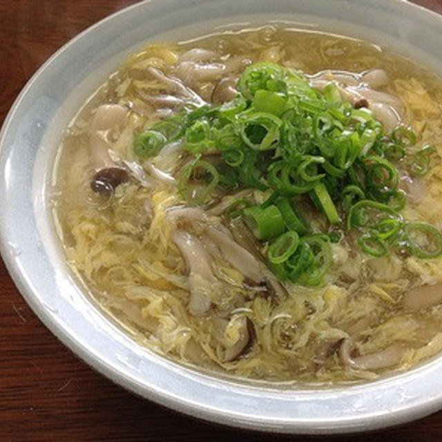 朝ごはんに「けいらんきのこうどん」