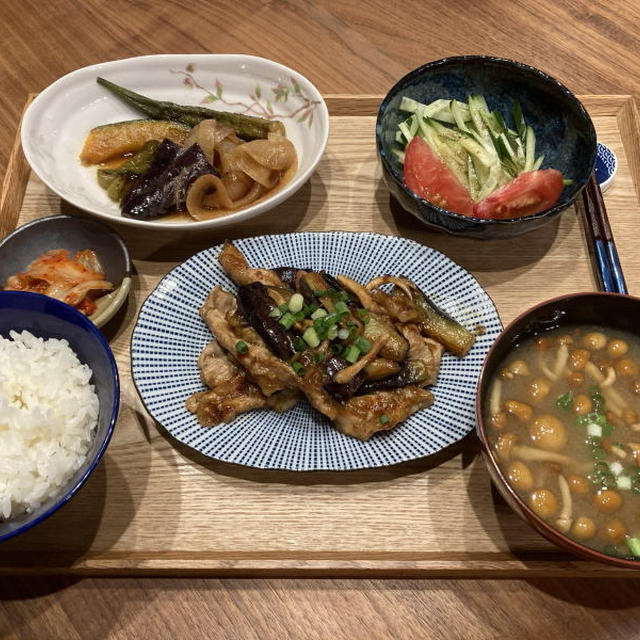 献立 豚肉と茄子と舞茸の辛味噌炒め キムチ 野菜の焼き浸し きゅうりとトマトのサラダ なめこのお味噌汁 ビール By Kajuさん レシピブログ 料理ブログのレシピ満載