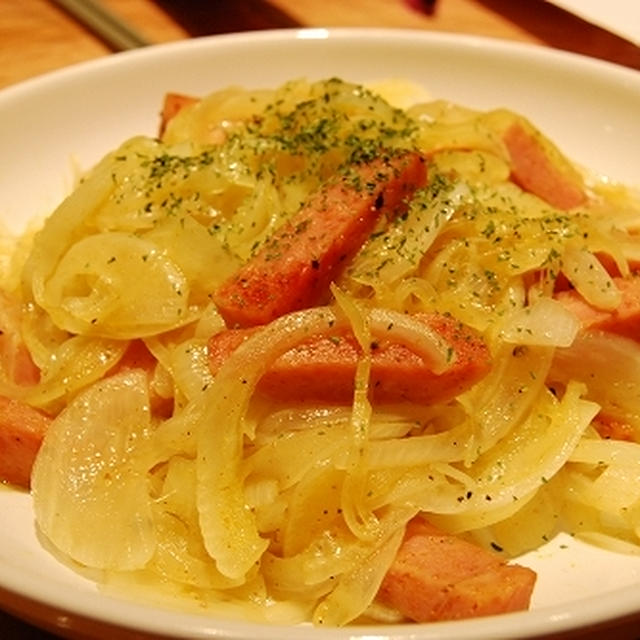 かんたん♪スパムと新玉ねぎ炒め　カレー風味