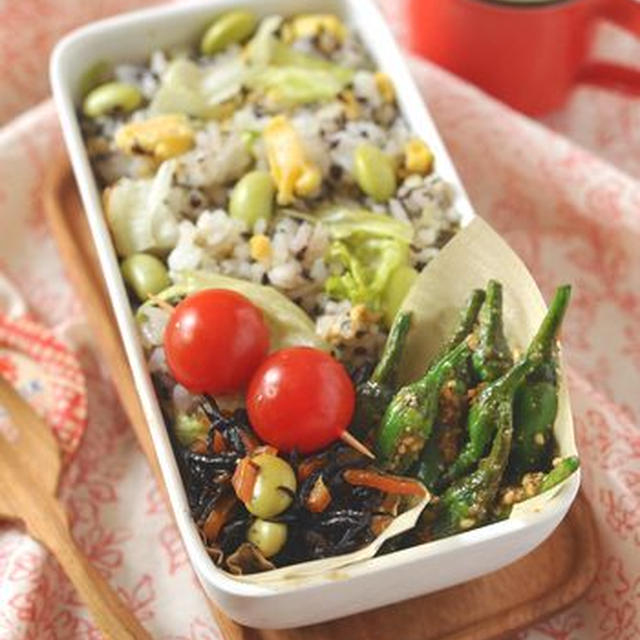 ママ弁「赤紫蘇チャーハンのお弁当」
