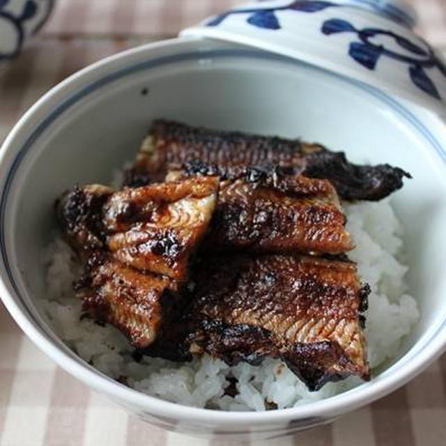 鰻の佃煮と蒲焼と。ついでにイカの燻製。