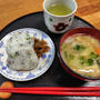 花むすびと味噌汁と福神漬け