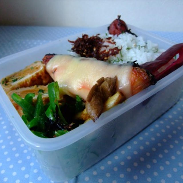 焼鮭のチーズのせお弁当。