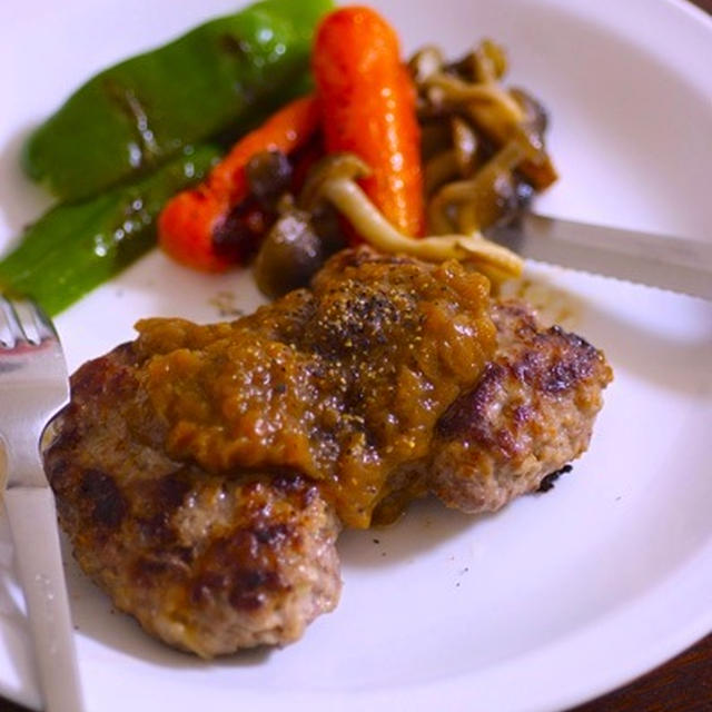 ２種のお肉で食感に変化♪おいしいハンバーグ☆