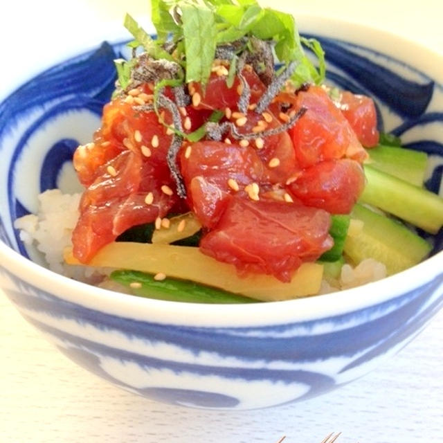 小さいマグロ漬け丼