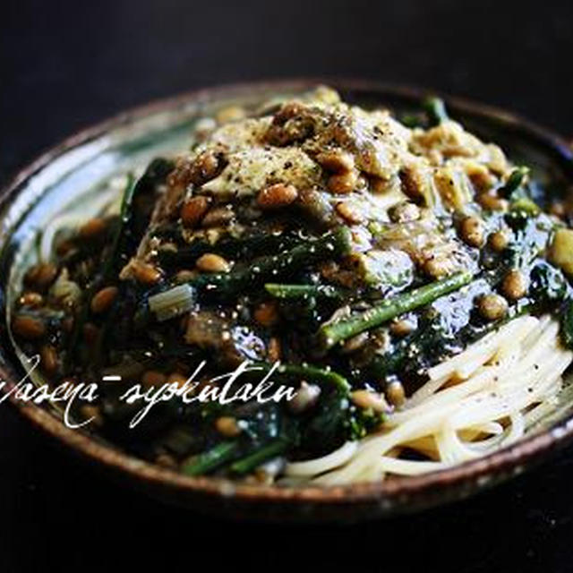 紅苔菜と納豆と卵のあんかけパスタ。