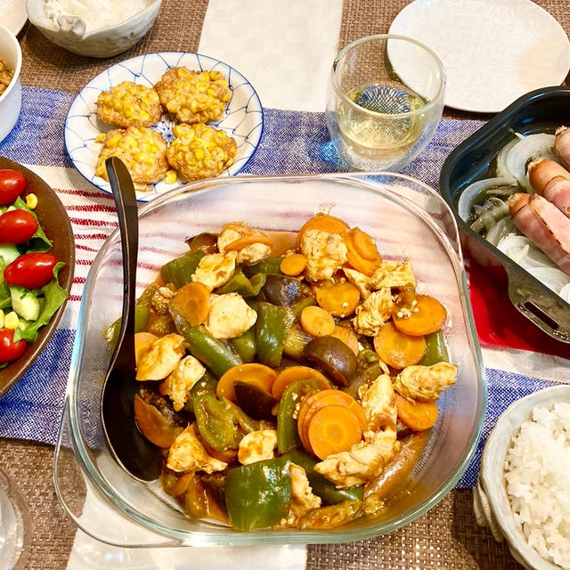 【困ったときのトマト煮込み】茄子とピーマンの夏野菜たっぷりトマト煮込みは8分で完成！？