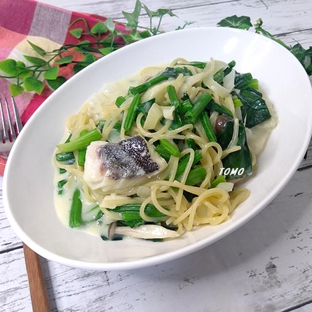 フライパンで簡単♪タラとほうれん草の豆乳クリームワンポットパスタ