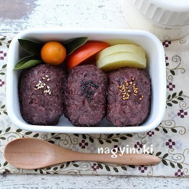 お萩弁当～♪お味噌汁つき＾＾